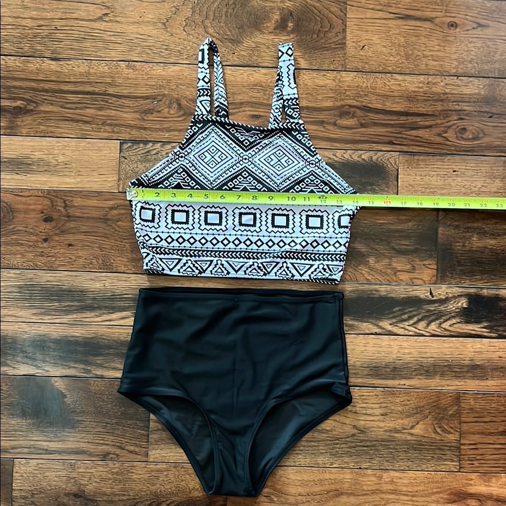 Geometric Print Bikini Set - Picture 2 of 7